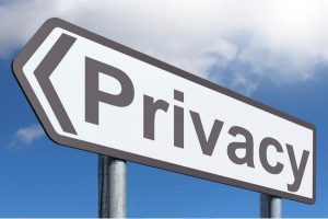 A sign in the shape of an arrow with the word "Privacy" on it